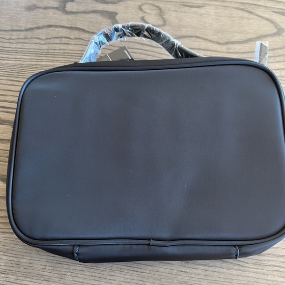 Venessa Williams Cosmetic Case - Picture 3 of 11